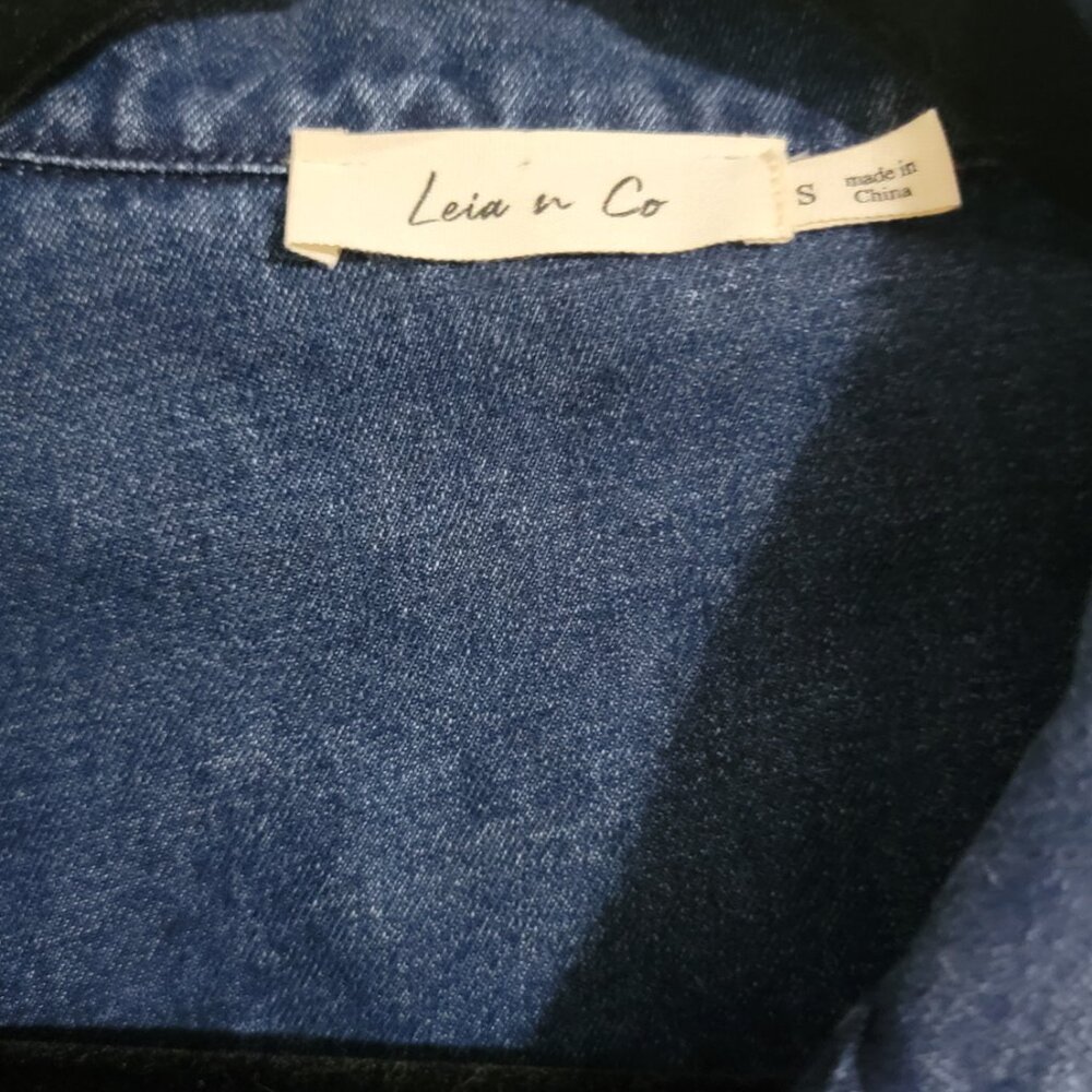 (Sold on )Inherit Denim Button Top - Picture 2 of 3